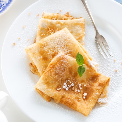 Блинчики с козьим сыром и мёдом