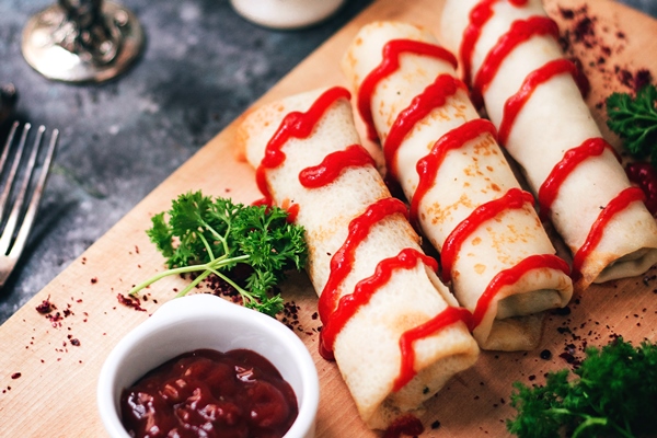 Свекольно-ореховая начинка для блинчиков pancakes topped with ketchup - Свекольно-ореховая начинка для блинчиков