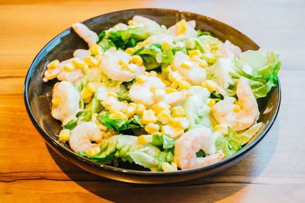 Салат с креветками, кукурузой и яйцом shrimp salad - Салат с креветками, кукурузой и яйцом