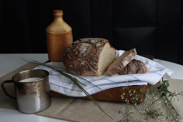 close up breakfast table - Хлеб с чагой