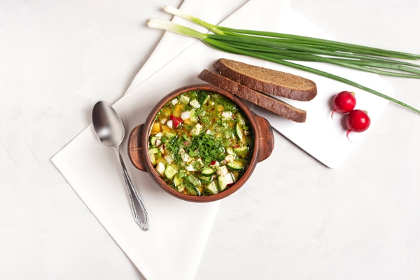 Окрошка на березовом соке, постный стол cold okroshka with fresh vegetables meat clay cup stands gray - Окрошка на березовом соке, постный стол
