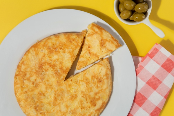 still life spanish tortilla - Елеопита