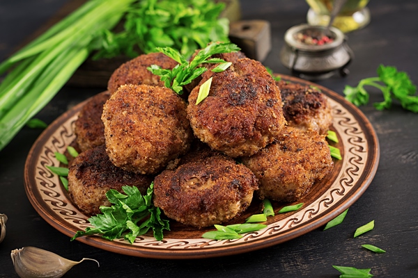 Котлеты на сухом молоке juicy delicious meat cutlets dark table russian cuisine - Котлеты на сухом молоке