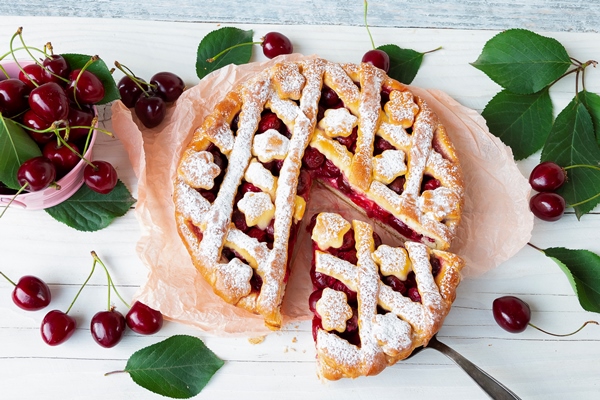 Песочный пирог с черешней high angle view fruits table - Песочный пирог с черешней
