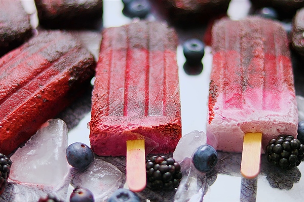Лучшие летние рецепты: что приготовить в жару berry ice cream made by hand - Лучшие летние рецепты: что приготовить в жару