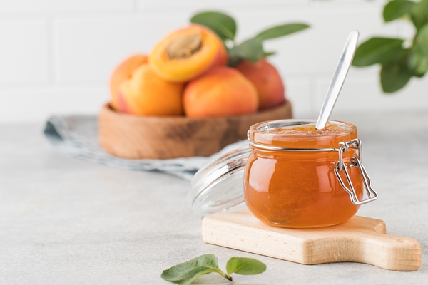 close up drink glass table - Абрикосовый джем