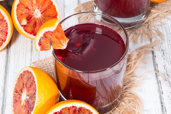 glass with blood orange juice 2 - Компот из малины с апельсином на зиму