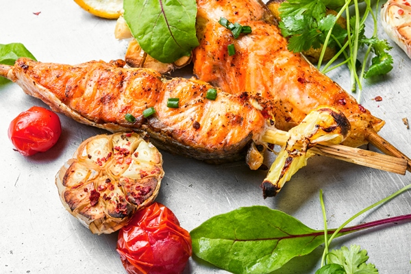 Лучшие летние рецепты: что приготовить в жару grilled salmon steaks 1 - Лучшие летние рецепты: что приготовить в жару