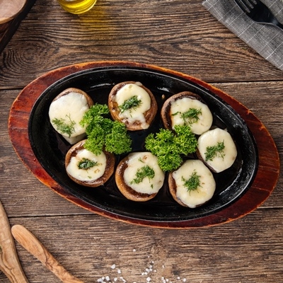 Шампиньоны, фаршированные сливочной начинкой Шампиньоны, фаршированные сливочной начинкой