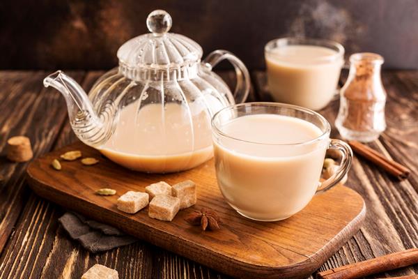 front view milk tea concept with cinnamon - Чай по-шотландски