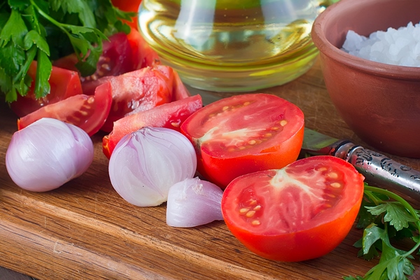 Икра из лука с томатами консервированная tomatoes onions salt ingredients salad - Икра из лука с томатами консервированная