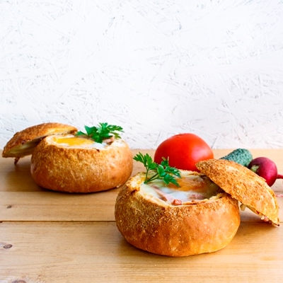 Булочки с яйцом и сыром на завтрак