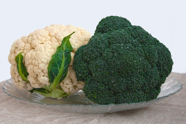 Как приготовить два вида овощей одновременно broccoli cauliflower are table transparent plate concept proper nutrition - Как приготовить два вида овощей одновременно