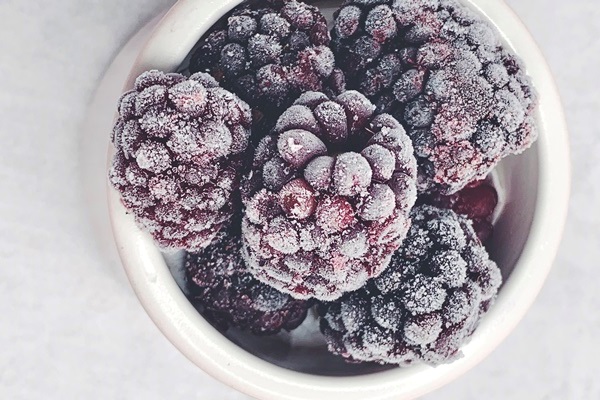 close up dessert bowl table 1 - Как охладить напиток без добавления льда