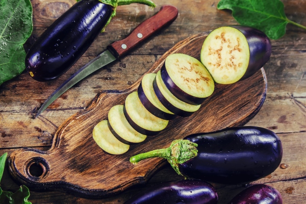 eggplant nature food drink selective focus - Как убрать горечь из баклажанов