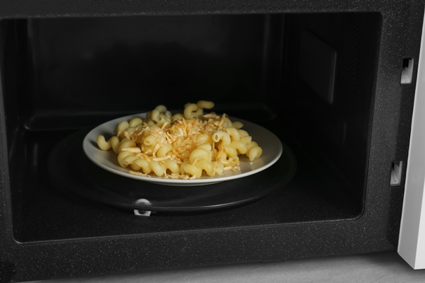 Как равномерно прогреть блюдо в микроволновой печи plate with pasta cheese microwave - Как равномерно прогреть блюдо в микроволновой печи
