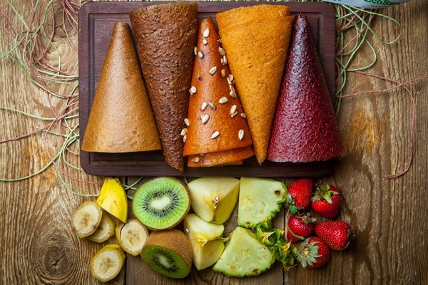 Лаваш кислый top view fruit pastila cones wooden board - Лаваш кислый