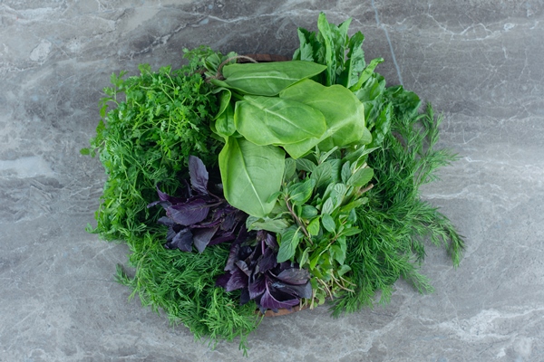 Букет гарни purple basil with parsley marble table - Букет гарни