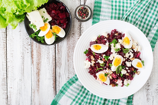 Картофельный салат с хреном и свёклой salad baked beets feta cheese eggs walnuts top view - Картофельный салат с хреном и свёклой