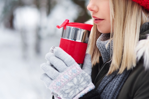 sip hot tea warm up - Как сделать чай в термосе вкуснее