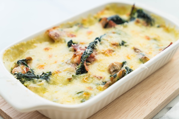 spinach lasagna white plate - Рыба по рецепту коми