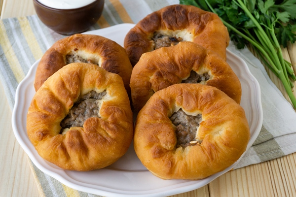traditional tatar bashkir dish belyashi open fried pies with minced meat onions - Беляши с мясом