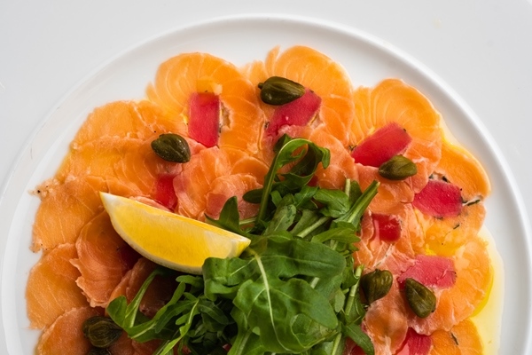 Карпаччо из лосося tuna salmon carpaccio with tarragon capers lemon - Карпаччо из лосося