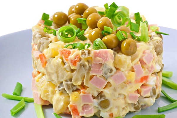 Салат "Оливье" с колбасой и луком salad olivier russian traditional salad - Салат "Оливье" с колбасой и луком