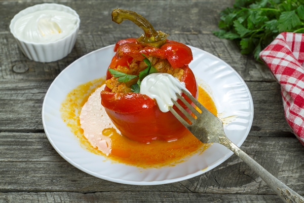 sweet bell pepper stuffed with rice meat - Фаршированный болгарский перец в томатном соке