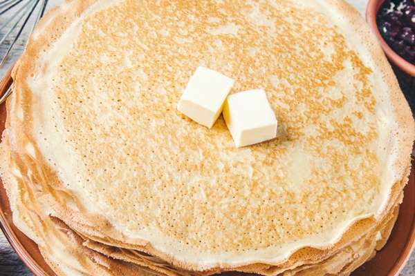 crepes are homemade pancakes - Блинцы на перепелиных яйцах