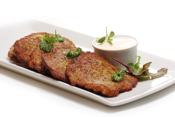 Мясные оладьи delicious food white plate - Мясные оладьи