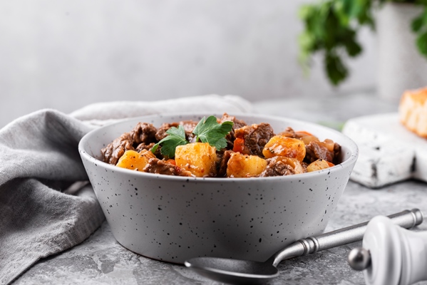delicious goulash ready dinner - Тыква, запечённая с мясом
