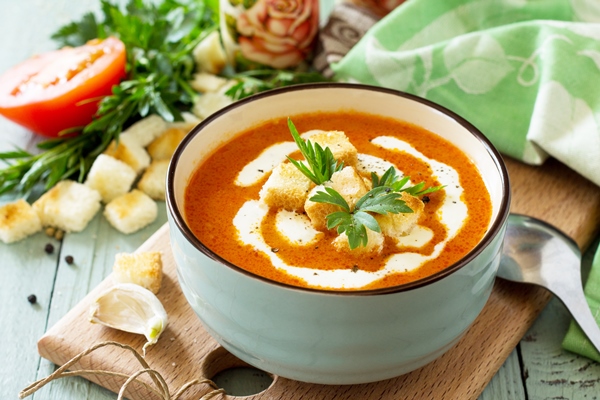 diet menu puree soup tomato with croutons cream bowl - Суп с болгарским перцем и яйцом