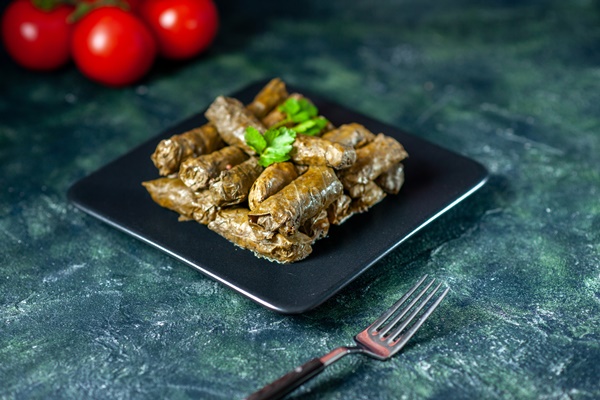 Долма гороховая постная front view tasty leaf dolma with tomatoes dark background calorie oil dinner food salad dish meat restaurant meal - Долма гороховая постная