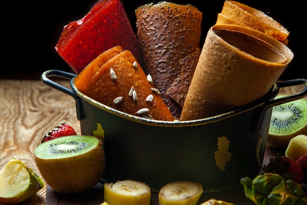 Сушёные фруктовые блинчики с ореховой мукой fruit pastila cones basket with fresh fruits - Сушёные фруктовые блинчики с ореховой мукой