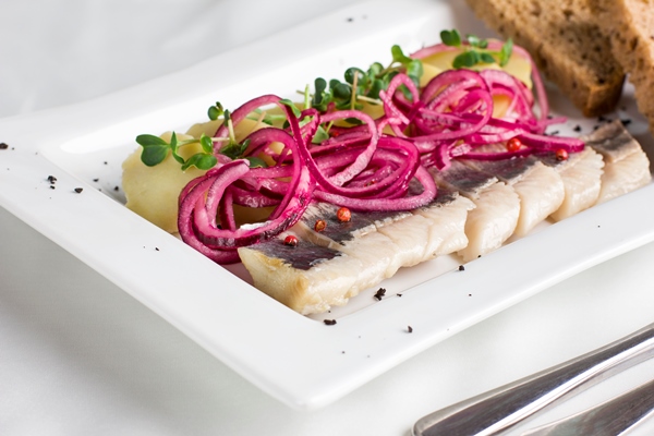 salted fish herring slices with boiled potatoes onions - Сельдь Бисмарк