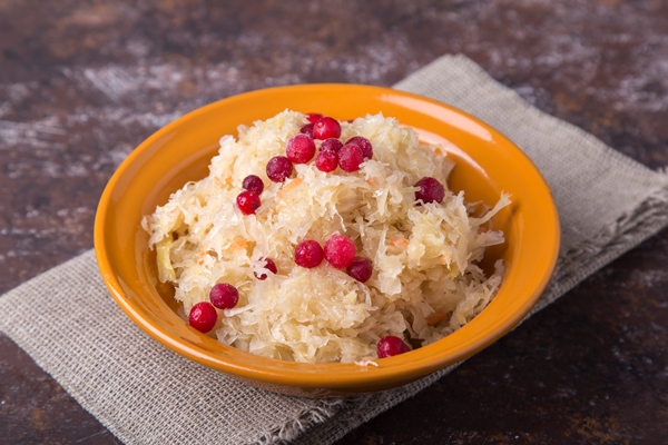 sauerkraut with cranberry onion juicy sauerkraut with berries - Квашеная капуста с клюквой