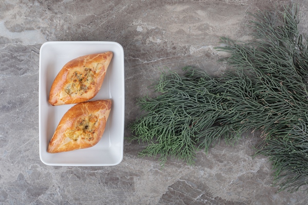Расстегаи с рыбной начинкой two small turkish pides platter pine branches marble surface - Расстегаи с рыбной начинкой