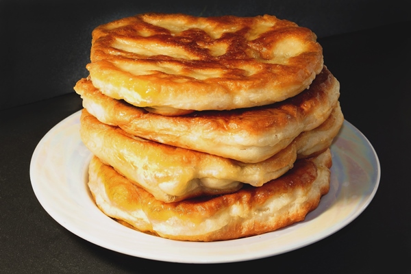 close up cake plate - Постные дрожжевые лепёшки