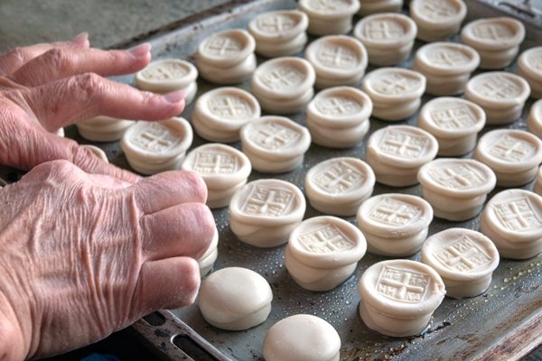 Что делать с просфорой, если она испортилась liturgical liturgical bread prokursia used orthodox worship - Что делать с просфорой, если она испортилась