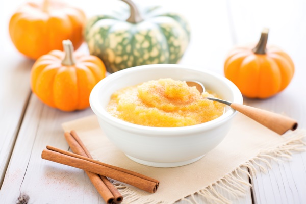 pumpkin pudding bowl with cinnamon stick - Манно-тыквенная каша