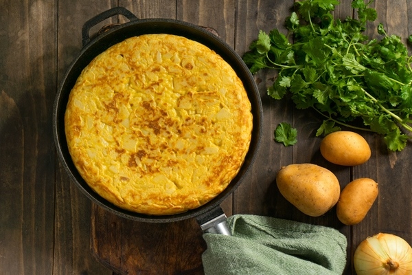 still life potato spanish tortilla - Постная картофельная запеканка "Костромская"