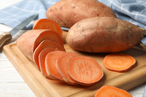 Батат sweet potatoes knife board towel wooden surface - Батат