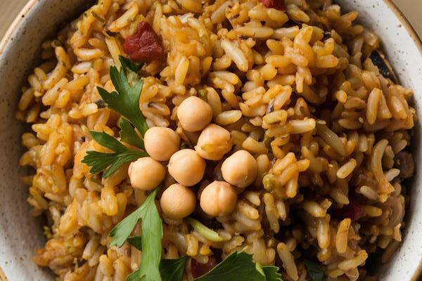 Рис с нутом по-индийски, постный стол turkish rice with chickpea served turkish name nohutlu pilav pilaf - Рис с нутом по-индийски, постный стол