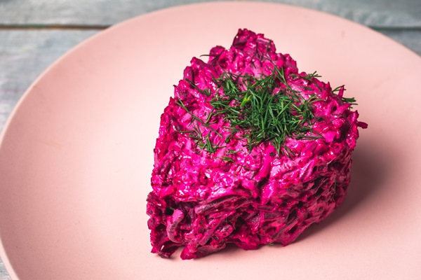Винегрет рыбный "Деликатесный" beetroot salad with feta cheese dill pink plate breakfast valentines day - Винегрет рыбный "Деликатесный"