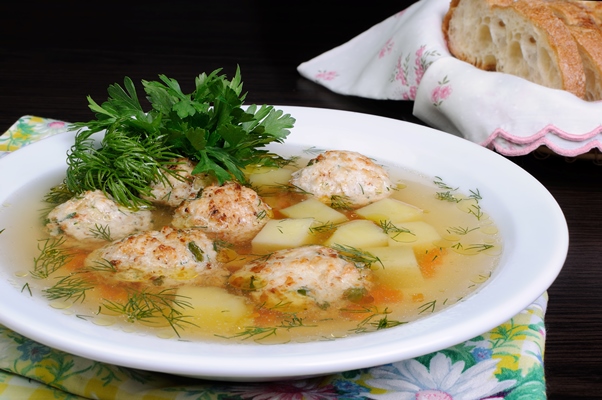 Суп с фрикадельками из щуки chicken broth potatoes carrots meatballs sprinkled with dill - Суп с фрикадельками из щуки