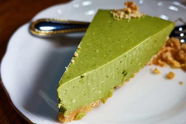 Тоболка огуречная close up homemade cake slice plate - Тоболка огуречная