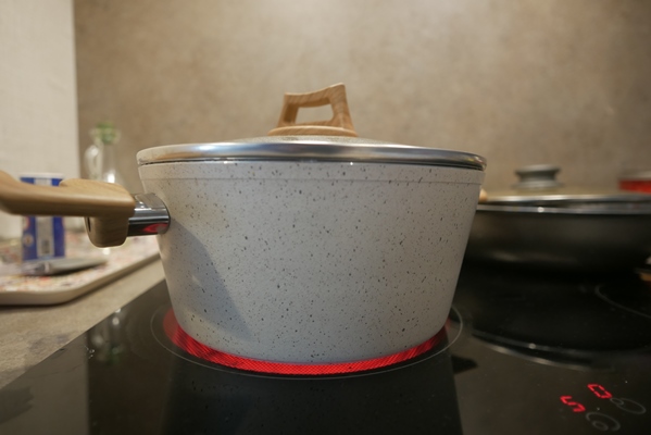 Вываривание cooking pan electric stove electric stove is heated red - Вываривание