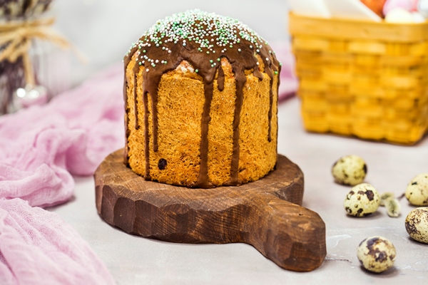 easter cake with branches willow table - Шоколадная глазурь для кулича