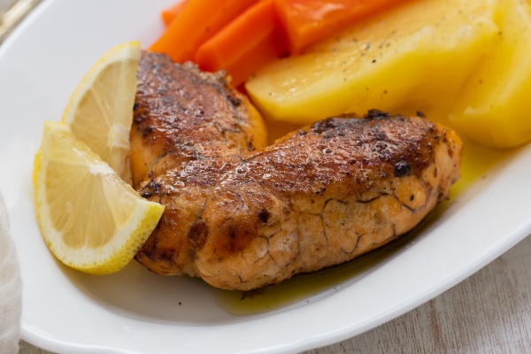 grilled fish caviar with boiled potato and carrot 1 - Жареная икра сазана